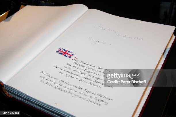 Goldene Buch der Stadt mit Unterschriften von Eugenie Victoria Helena Mountbatten-Windsor, Prinzessin von Großbritannien und Nordirland und Schwester...