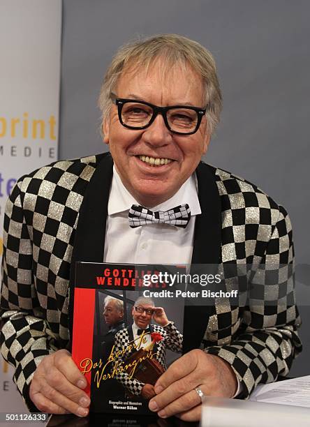 Werner Böhm als Gottlieb Wendehals mit seinem Buch "Das karierte Verhängnis" , Buch-Präsentation auf der "Leipziger Buchmesse", Leipzig, Sachsen,...