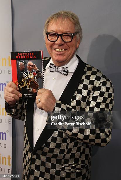 Werner Böhm als Gottlieb Wendehals mit seinem Buch "Das karierte Verhängnis" , Buch-Präsentation auf der "Leipziger Buchmesse", Leipzig, Sachsen,...