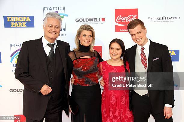 Prof. Guido Knopp, Ehefrau Gabriella , Tochter und Sohn, Preis-Verleihung 16. "Radio Regenbogen-Award", "Confertainment Center", "Europa Park", Rust...
