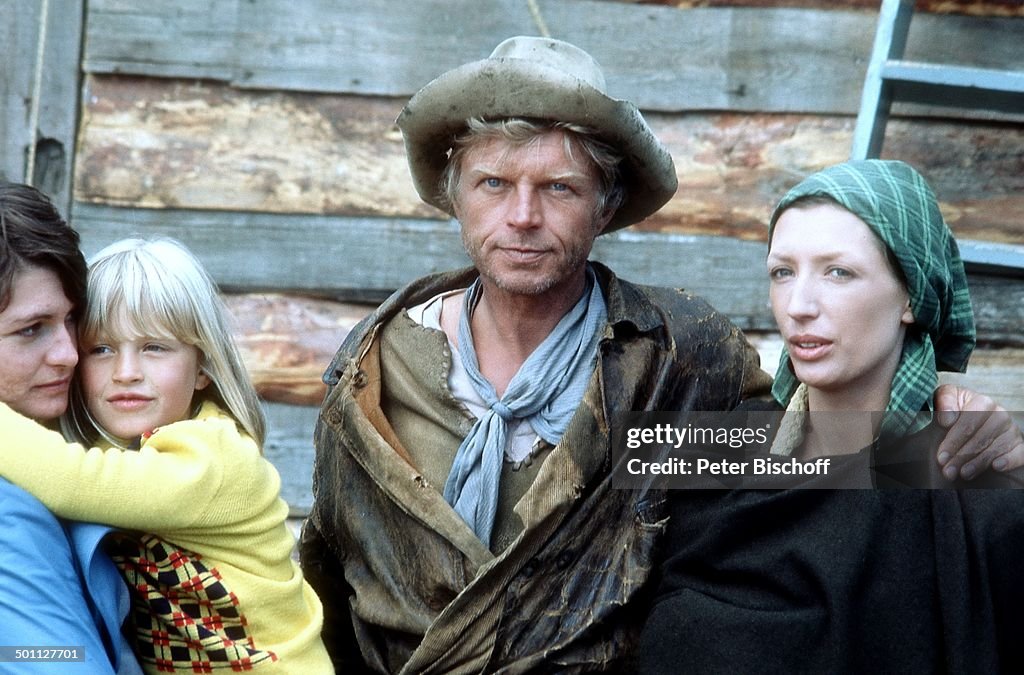 Hardy Krüger sen., Ehefrau Francesca Krüger (re), Tochter Malaika Krüger (auf dem Ar