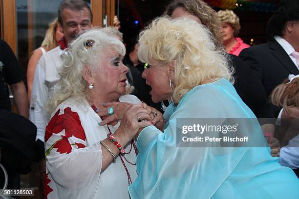 Eva Jacob , Schwester Rosi Jacob , Feier zum 70. Geburtstag von Eva Jacob, Lokal "Hooters, Sachsenhausen, Frankfurt/Main, Hessen, Deutschland,...