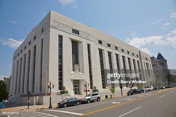 art deco facade of albany's u.s. courthouse - deco district stock pictures, royalty-free photos & images