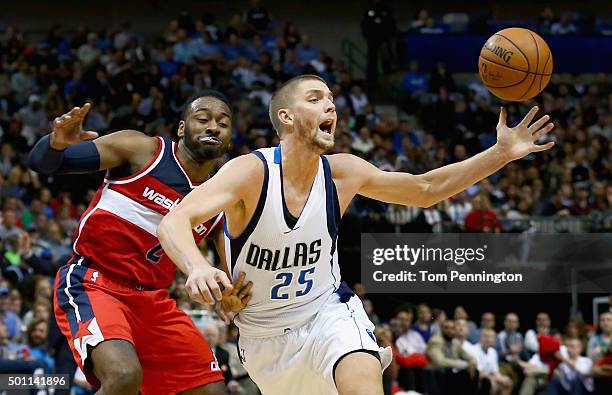 Chandler Parsons of the Dallas Mavericks drives to the basket against John Wall of the Washington Wizards in the first half at American Airlines...