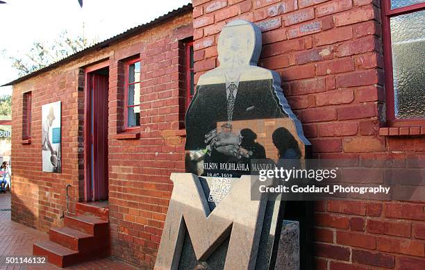 südafrika: mandela house in soweto - soweto stock-fotos und bilder