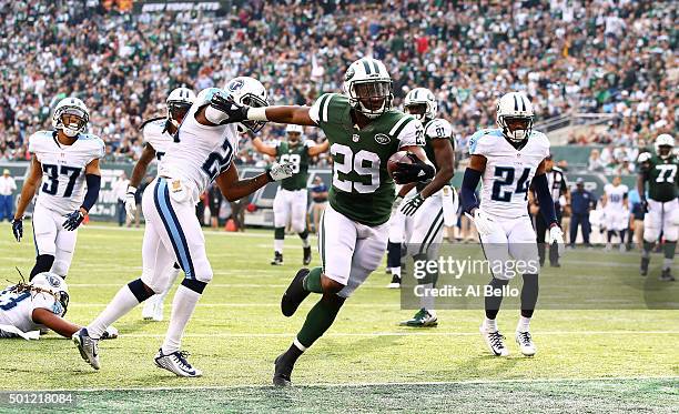 Bilal Powell of the New York Jets scores a touchdown in the second quarter against the Tennessee Titans during their game at MetLife Stadium on...