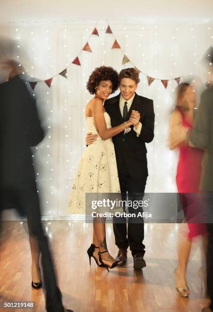 couple dancing on dance floor - prom dress stockfoto's en -beelden