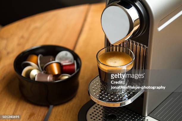 277 fotos e imágenes de Cafetera Nespresso - Getty Images