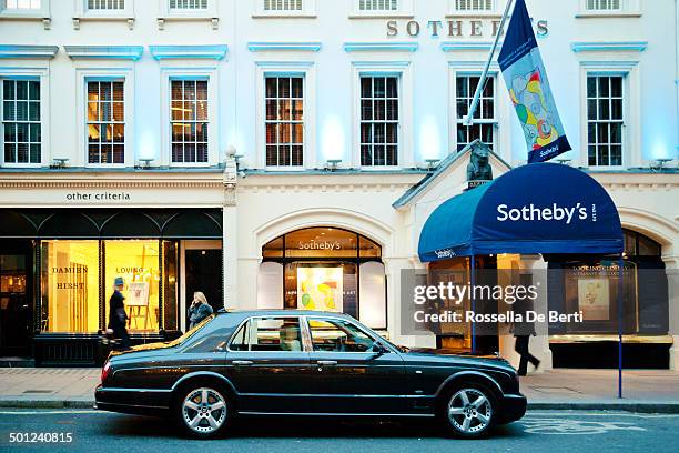 sotheby's, london - the art of vr at sothebys day 2 stockfoto's en -beelden