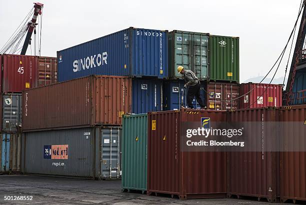 Container Ship Cable 191 Cable Release Stock Photos, High-Res Pictures, and Images - Getty ...