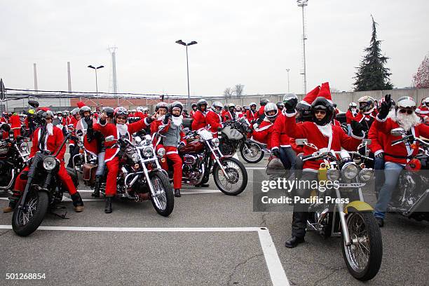 Thousands of people dressed as Santa Claus took part in the sixth edition of "Un Babbo Natale in Moto". Ready to go.