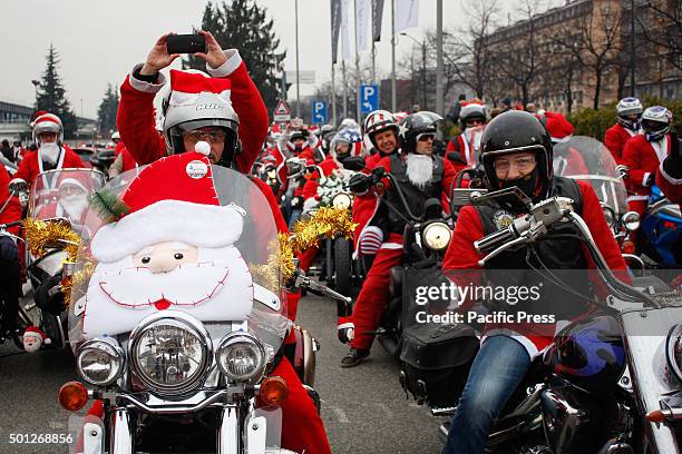 Thousands of people dressed as Santa Claus took part in the sixth edition of "Un Babbo Natale in Moto". Ready to go.