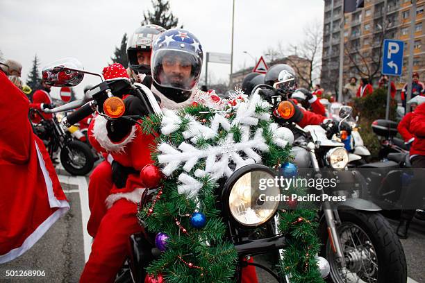 Thousands of people dressed as Santa Claus took part in the sixth edition of "Un Babbo Natale in Moto". Ready to go.