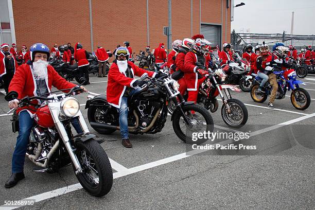 Thousands of people dressed as Santa Claus took part in the sixth edition of "Un Babbo Natale in Moto". Ready to go.