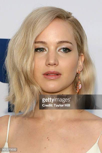 Actress Jennifer Lawrence attends the "Joy" premiere at Ziegfeld Theater on December 13, 2015 in New York City.