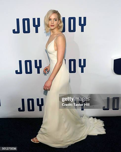 Actress Jennifer Lawrence attends the "Joy" premiere at Ziegfeld Theater on December 13, 2015 in New York City.