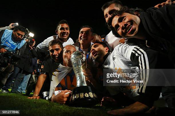 Players of Tigres celebrate with the trophy after winning the final second leg match between Pumas UNAM and Tigres UANL as part of the Apertura 2015...