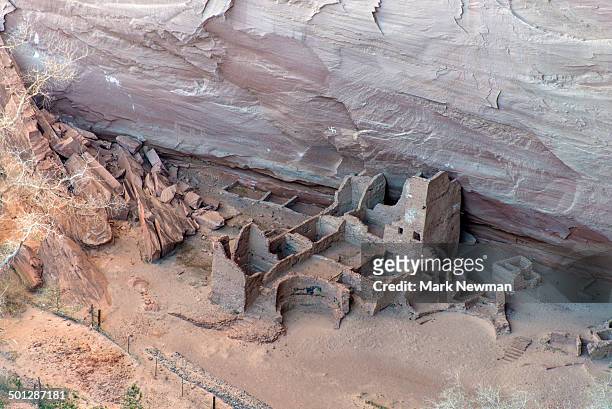 prehistoric ruins in canyon - canyon de chelly stock pictures, royalty-free photos & images