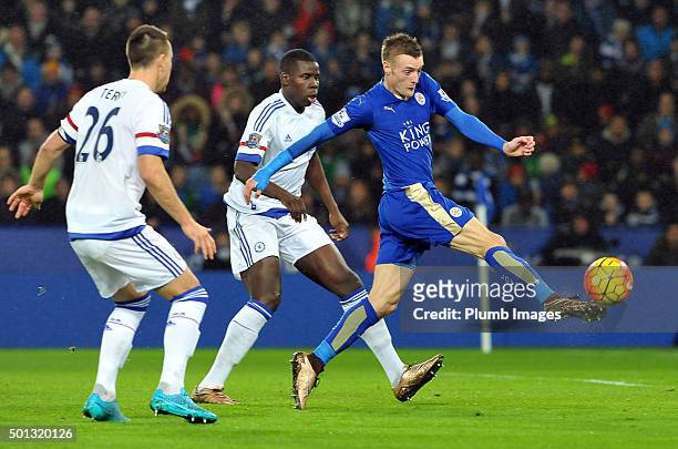 Jamie Vardy of Leicester City scores to make it 1-0 during the Barclays Premier League match between Leicester City and Chelsea at the King Power...
