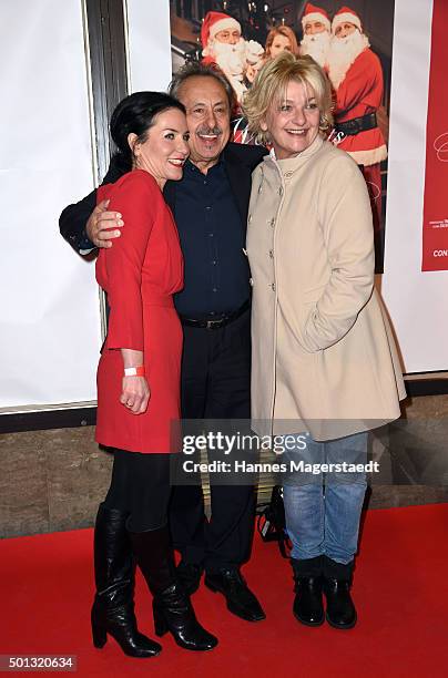 Marisa Burger, Wolfgang Stumph and Saskia Vester attend the premiere of the film 'Weihnachts-Maenner' at Sendlinger Tor Kino on December 14, 2015 in...