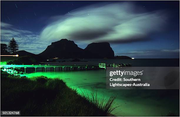 scenically beautiful and a world heritage designated location, lord howe island lies between the south pacific ocean and the tasman sea off the coast of new south wales, australia. - lord howe island stockfoto's en -beelden