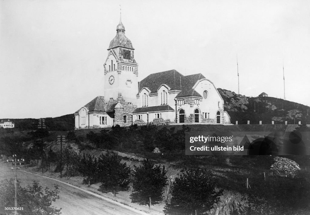 China, Qingdao (German colony Jiaozhou Bay), Christ Church and Bismarck Street. - probably around the 1910s