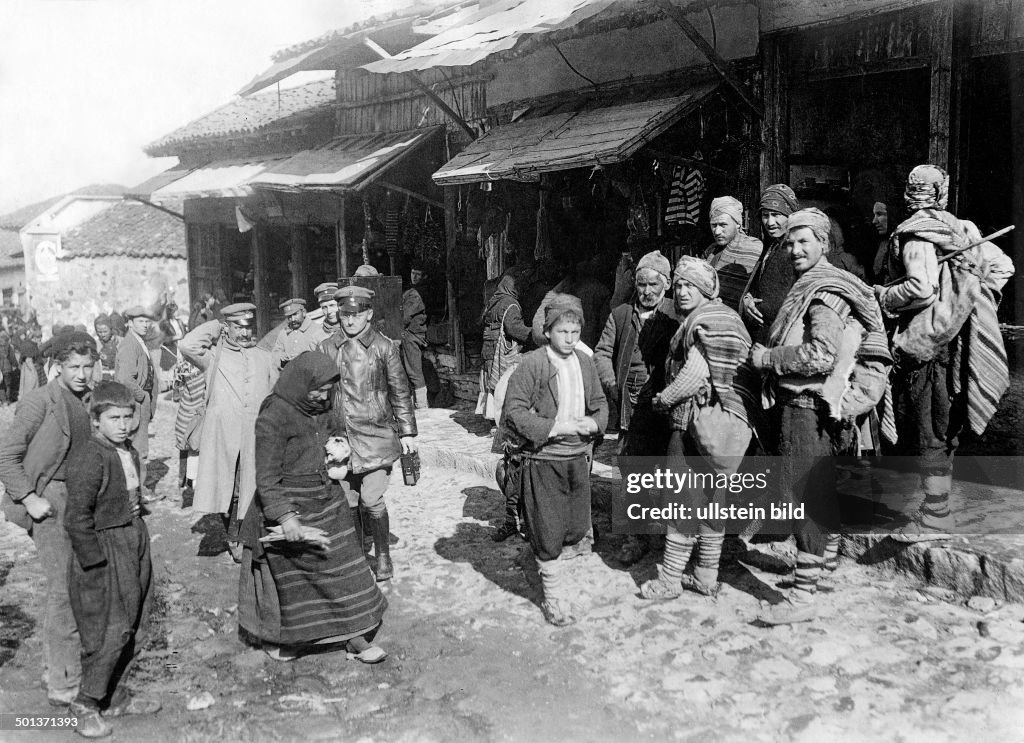 World War I, Serbia, residents in a street of Strumica (Macedonia) - undated, probably in 1915/1916