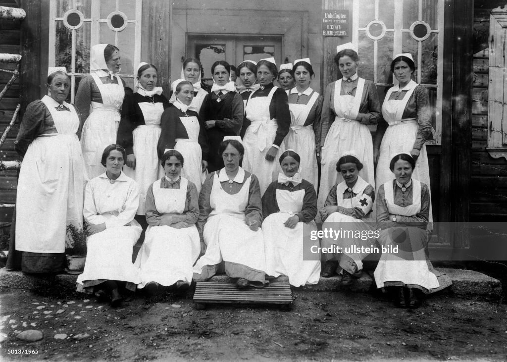 World War I, Eastern front: German nurses of the military hospital of Lida (Belarus) - 1915 / 1916