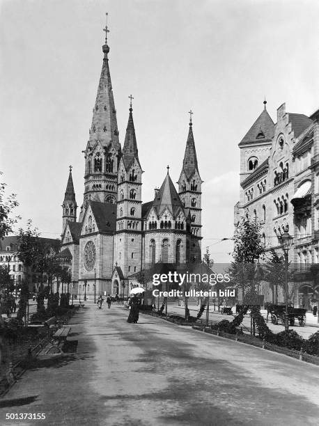 View from Tauentzienstrasse of the Kaiser Wilhelm Memorial Church. - around 1910