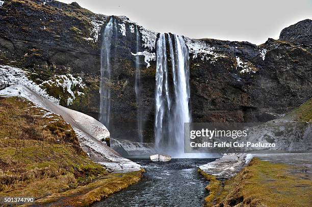 seljalandsfoss in winter at south of iceland - セリャランスフォス ストックフォトと画像