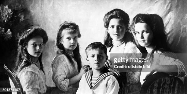 Alexei Nikolaevich, Tsarevich of Russia in the family circle, from the left: Grand Duchess Maria, Grand Duchess Anastasia, Grand Duke Alexej, Grand...