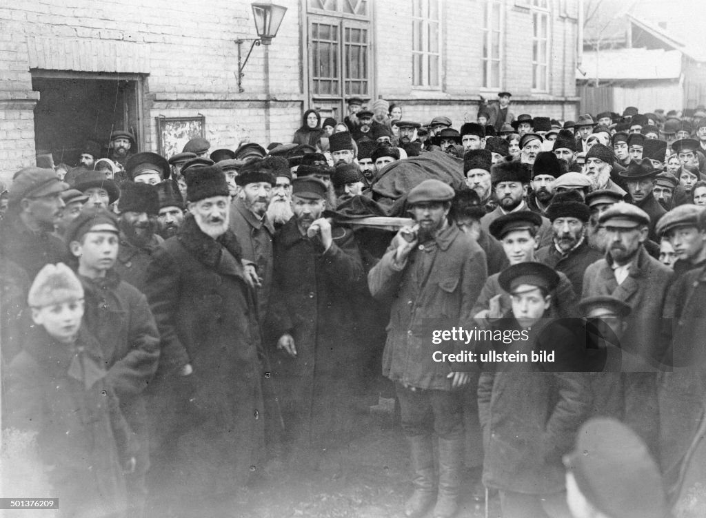 Jews in Lida, Russian Empire: funeral of a respected Jew - 10.04.1916