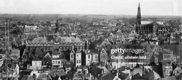 Northern France, Valenciennes: cityscape, on the right the cathedral Notre Dame du Cordon - probably in the 1910s