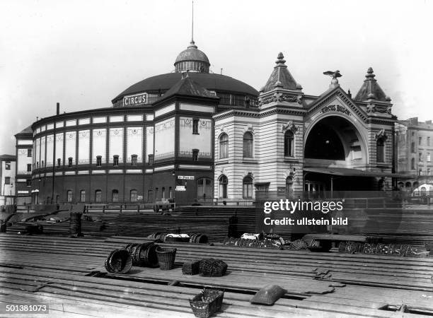 Building of the Busch Circus in the city centre between Monbijou Square and the Spree river - around 1910