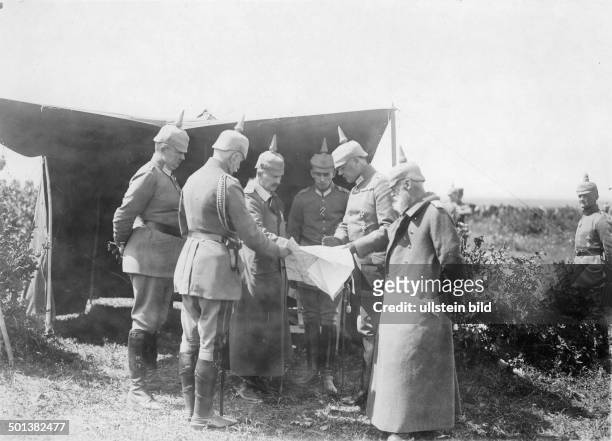 Wilhelm II. German Emperor 1888-1918 King of Prussia Wilhelm II. , Prince Leopold of Bavaria and Prince Eitel Friedrich studying a map on the command...