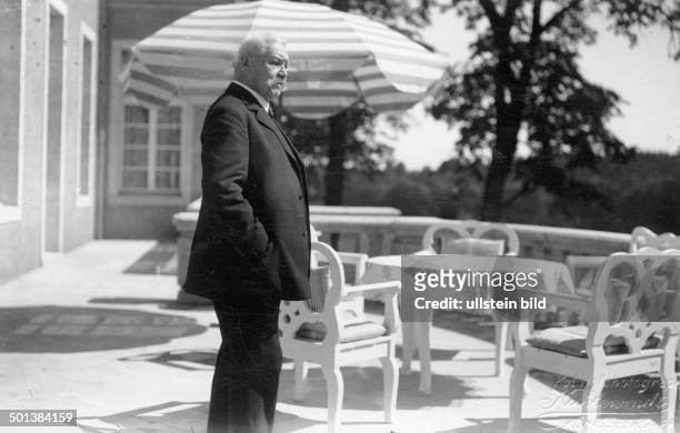 Paul von Hindenburg German field marshal and statesman 2nd President of Gemany 1925-34 Hindenburg on the patio of Neudeck manor, West Prussia Photo:...