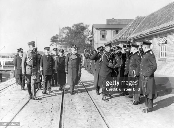 Wilhelm II. German Emperor 1888-1918 King of Prussia The Emperor visiting Kiel: Wilhelm II in naval uniform greeting naval officers, behind the...