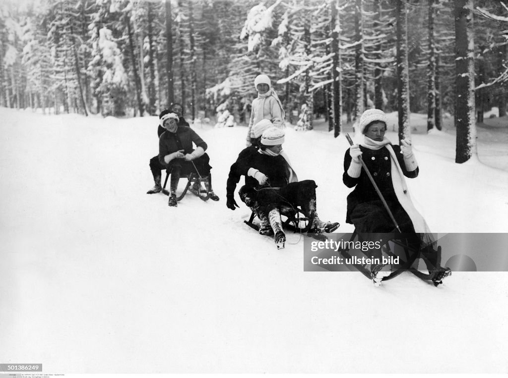 Germany, Province of Silesia, Riesengebirge mountain range: people going down a hill with sledges - in the 1910s