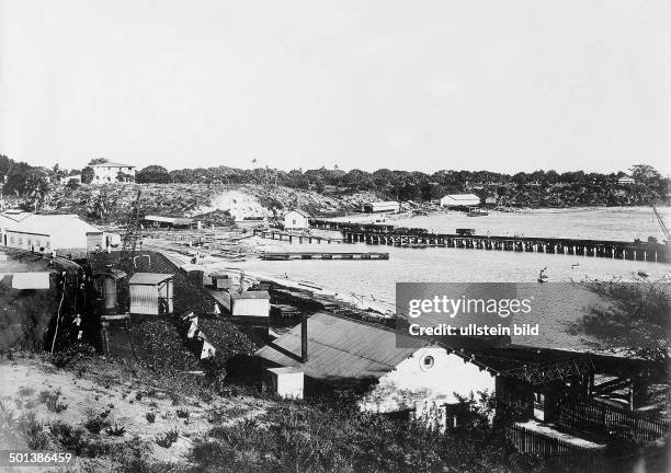 British East Africa, Kenya / Uganda: Track section of the Uganda Railway. Probably on the shore of Lake Victoria. - probably in the 1910s