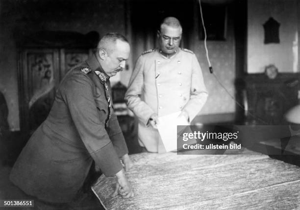 Erich Ludendorff German military officer World War I: Ludendorff with Lieutenant Max Hoffmann scrutinizing a map in the headquarters of the Eastern...