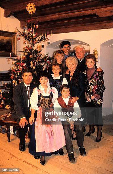 Christian Wolf, Anja Kruse, Katharina Köhntopp, Nicole Schmid, Michael Wolf, Bruni Löbel, Walter Buschhoff, Gisela Uhlen , ZDF-Serie "Forsthaus...