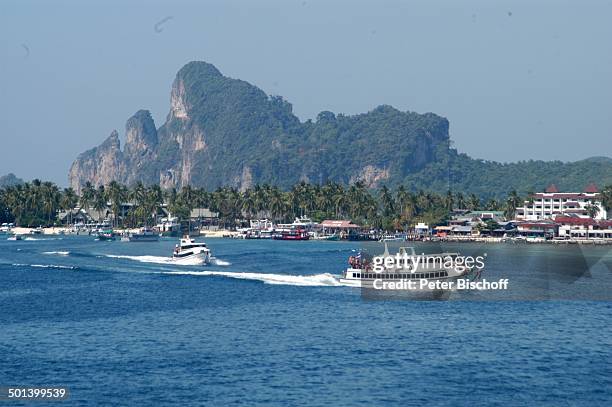 Insel Phi Phi Island, Andamanen-See, Thailand, Asien, Boote, Strand, Palmen, Reise, BB, DIG; P.-Nr.: 192/2004, ;