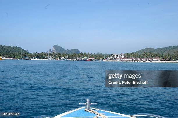 Insel Phi Phi Island, Andamanen-See, Thailand, Asien, Strand, Palmen, Reise, BB, DIG; P.-Nr.: 192/2004, ;