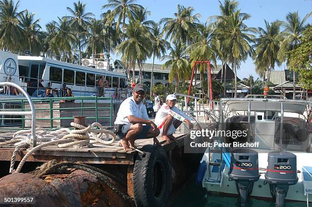 Einheimische im Hafen, Insel Phi Phi Island, Andamanen-See, Thailand, Asien, Palmen, Reise, BB, DIG; P.-Nr.: 192/2004, ;