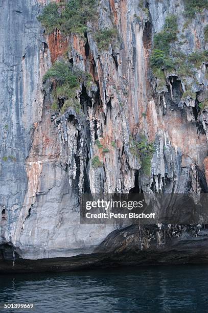 Felsen bei Insel Phi Phi Island, Andamanen-See, Thailand, Asien, Reise, BB, DIG; P.-Nr.: 192/2004, ;