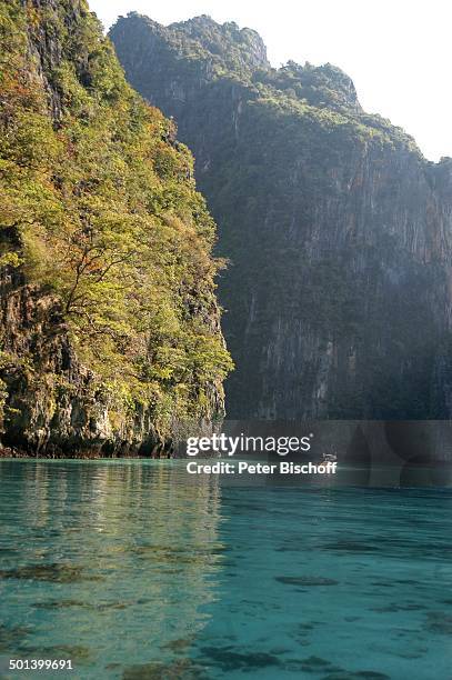 Felsen bei Insel Phi Phi Island, Andamanen-See, Thailand, Asien, Reise, BB, DIG; P.-Nr.: 192/2004, ;