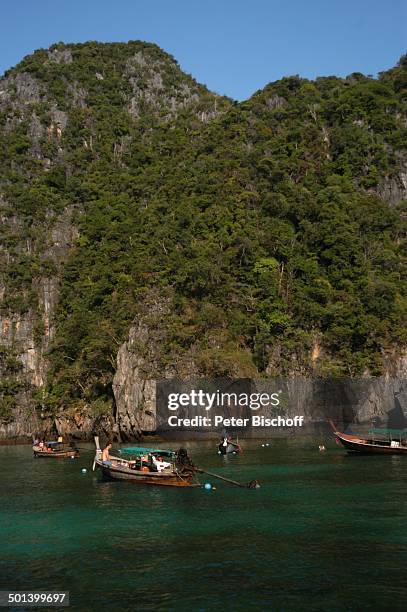 Felsen bei Insel Phi Phi Island, Andamanen-See, Thailand, Asien, Reise, BB, DIG; P.-Nr.: 192/2004, ;