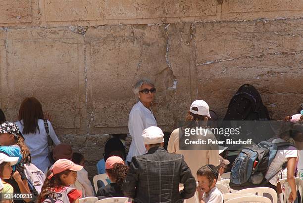 Daliah Lavi-Gans , Einheimische und Touristen, Urlaub, Jerusalem, Israel, Naher Osten, Sonnenbrille, an der Klagemauer, Seite der Frauen, alte Heimat...