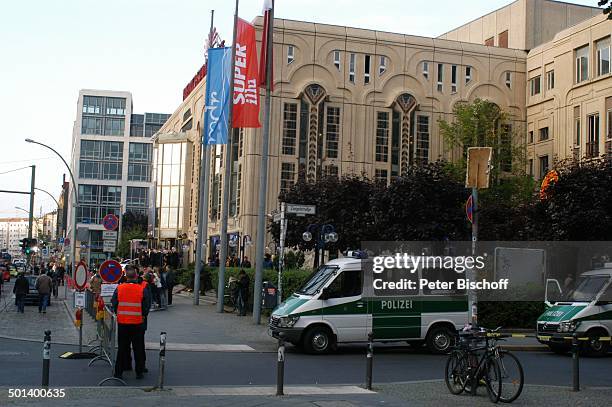 Friedrichstadtpalast, MDR-Gala "Goldene Henne 2005", Berlin, Deutschland, Europa, Preisverleihung, Polizei, Polizeiauto, Promi, BB, DIG; P.-Nr.:...