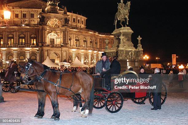 Kutscher mit Pferde-Kutsche vor "Semper Oper", 1. Dresdner "Semper-Opernball", Dresden, Sachsen, Deutschland, Europa, Pferd, Tier, Promi, BB, DIG;...